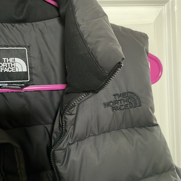 North face Puffer 700-Fill Power Down Vest - Picture 3 of 6
